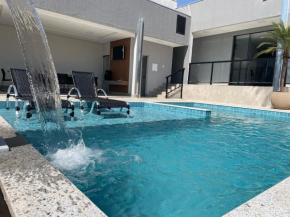 Casa aconchegante com 3 quartos com piscina - acomodaçoes para ate 14 pessoas